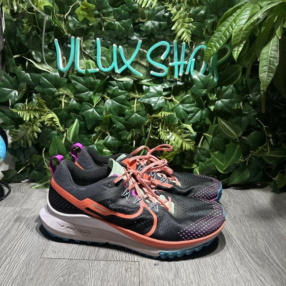 Athletic_Shoes